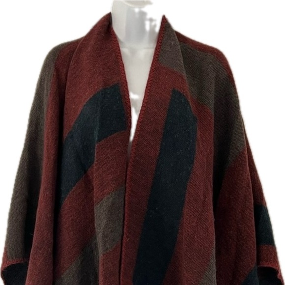 BB DAKOTA/ Fall shawl/ Poncho/ Blanket scarf/ Super soft/ Size US OS - Picture 1 of 6
